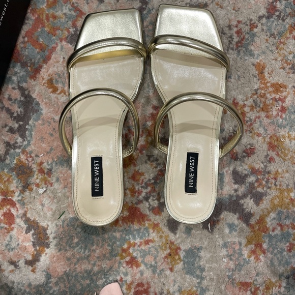 Nine west morellla slide sandals, gold open square toe mini heel - Picture 6 of 7